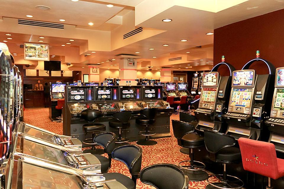 Savannah Hotel & Casino Парамарибо Экстерьер фото