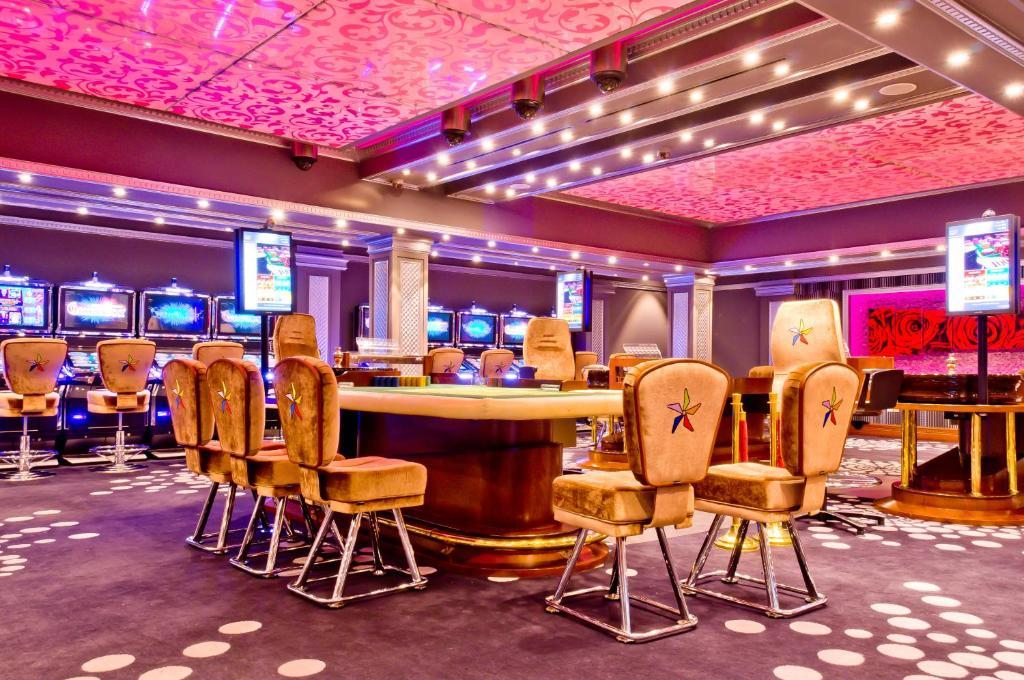 Savannah Hotel & Casino Парамарибо Экстерьер фото